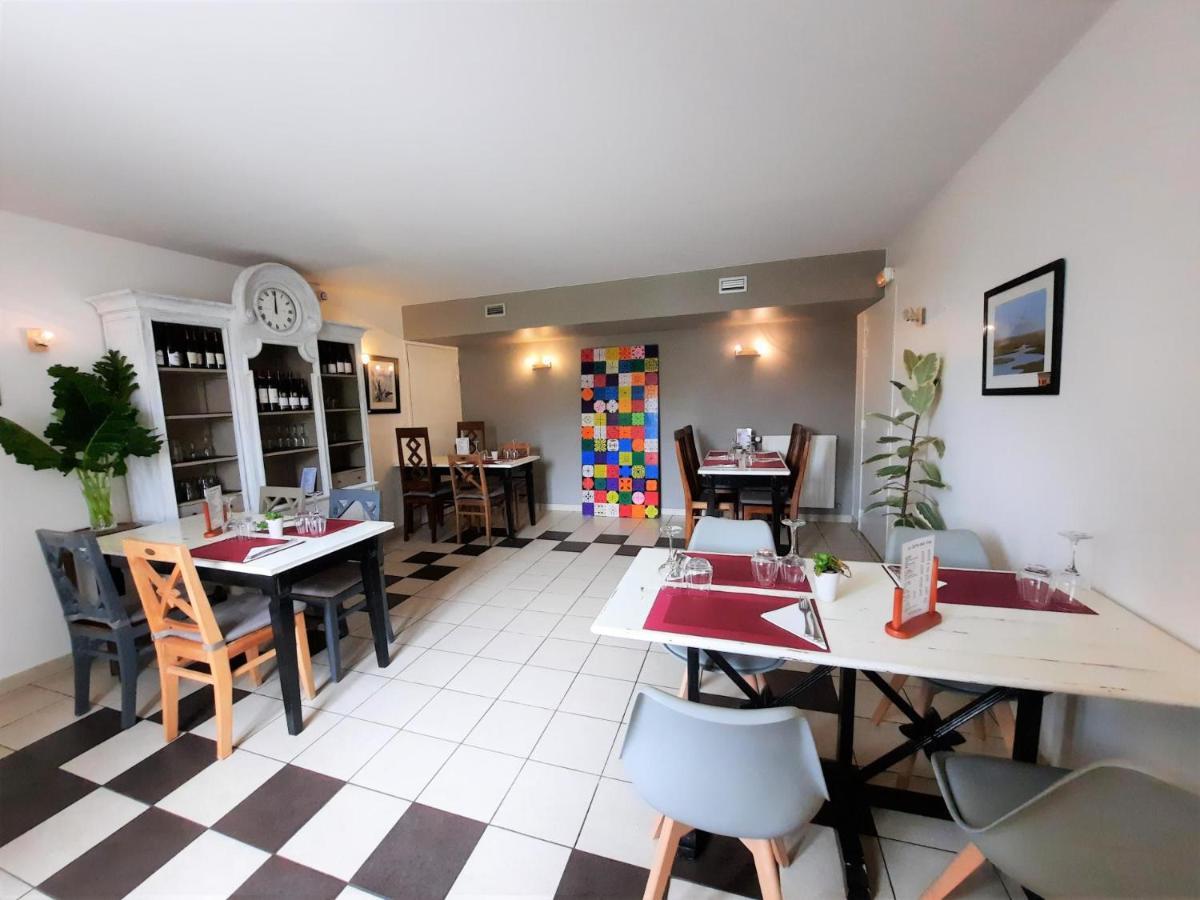 Logis Auberge De Carolles Exterior foto